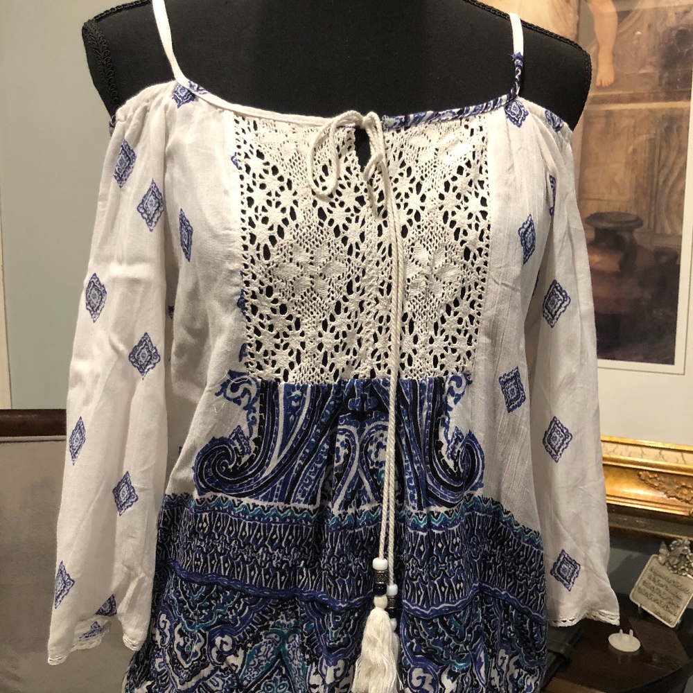 🍁🍂 Small Angie off shoulder Top w/crochet accents